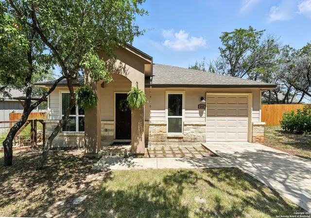 Photo 1 of Single family home for sale at 543 Scenic Terrace, Canyon Lake, TX 78133 | MLS# 1879607 | Listing updated on 2025-10-23