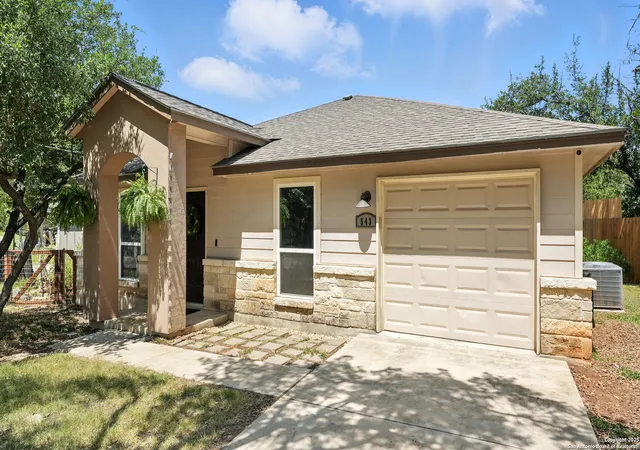 Photo 1 of Single family home for sale at 543 Scenic Terrace, Canyon Lake, TX 78133 | MLS# 1879607 | Listing updated on 2025-10-23