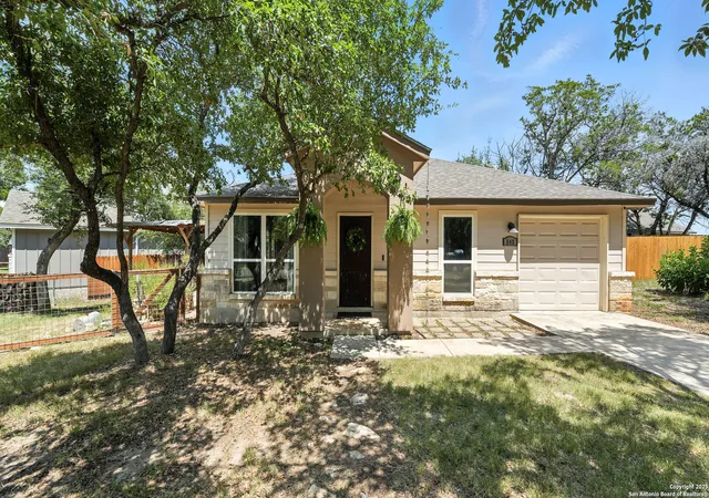 Photo 3 of Single family home for sale at 543 Scenic Terrace, Canyon Lake, TX 78133 | MLS# 1879607 | Listing updated on 2025-10-23