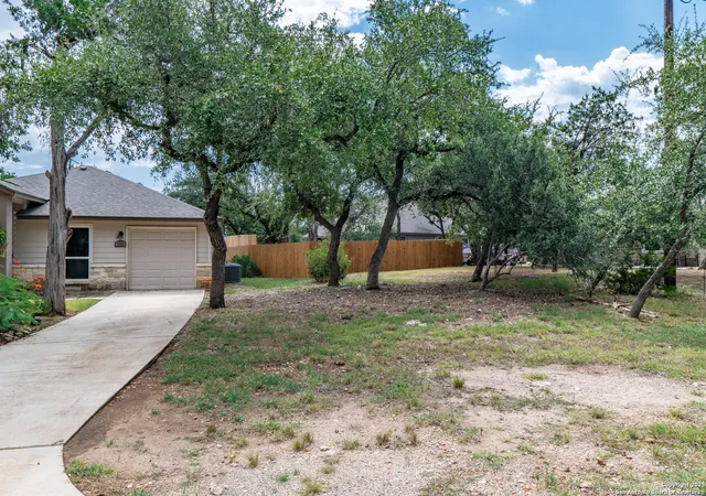 Photo 4 of Single family home for sale at 543 Scenic Terrace, Canyon Lake, TX 78133 | MLS# 1879607 | Listing updated on 2025-10-23