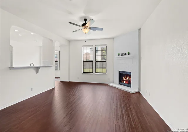 Photo 4 of Single family home for sale at 380 Apricot Dr, Kyle, TX 78640 | MLS# 1879656 | Listing updated on 2025-11-30