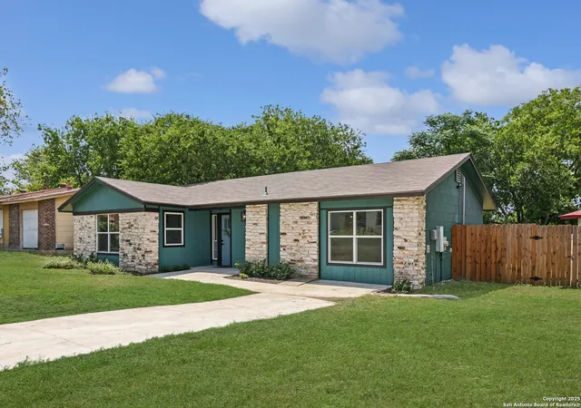 Photo 3 of Sale Pending at 554 Hatfield, San Antonio, TX 78227 | MLS# 1879679 | Listing updated on 2025-12-31