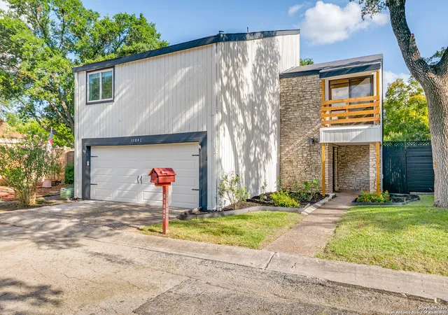Photo 1 of Single family home for sale at 11802 Button Willow Cv, San Antonio, TX 78213 | MLS# 1879708 | Listing updated on 2025-10-21
