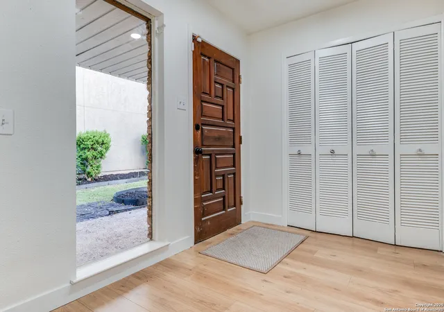Photo 2 of Single family home for sale at 11802 Button Willow Cv, San Antonio, TX 78213 | MLS# 1879708 | Listing updated on 2025-10-21