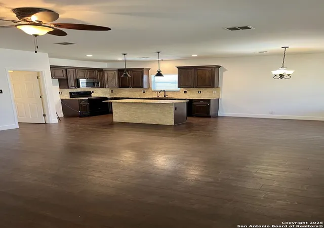 Photo 3 of Sale Pending at 109 Kitty Hawk Run, Cibolo, TX 78108 | MLS# 1879741 | Listing updated on 2025-09-22