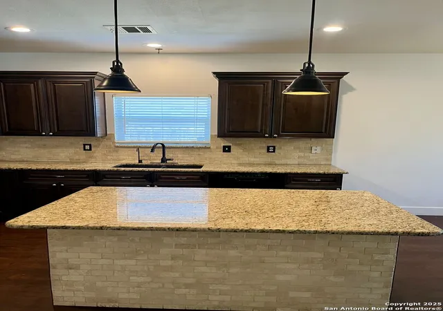 Photo 4 of Sale Pending at 109 Kitty Hawk Run, Cibolo, TX 78108 | MLS# 1879741 | Listing updated on 2025-09-22