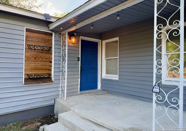 Photo 1 of Sale Pending at 1419 W Malone Ave, San Antonio, TX 78225 | MLS# 1879762 | Listing updated on 2026-01-01