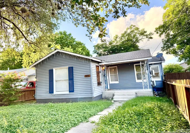 Photo 2 of Sale Pending at 1419 W Malone Ave, San Antonio, TX 78225 | MLS# 1879762 | Listing updated on 2026-01-01