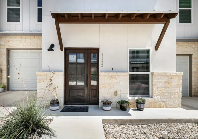 Photo 1 of Single family home for sale at 2122 Paniolo Dr, Boerne, TX 78006 | MLS# 1879764 | Listing updated on 2025-10-04