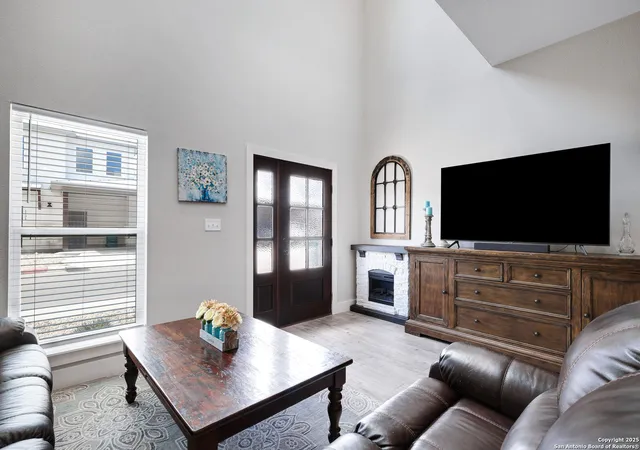 Photo 3 of Single family home for sale at 2122 Paniolo Dr, Boerne, TX 78006 | MLS# 1879764 | Listing updated on 2025-10-04