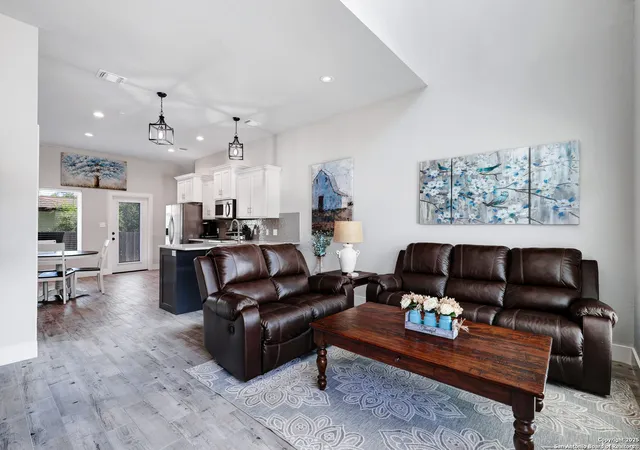 Photo 3 of Single family home for sale at 2122 Paniolo Dr, Boerne, TX 78006 | MLS# 1879764 | Listing updated on 2025-10-04