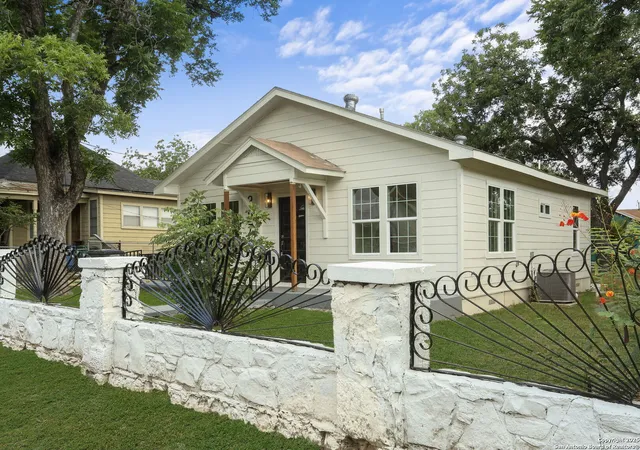 Photo 1 of Single family home for sale at 207 Alvarez, San Antonio, TX 78204 | MLS# 1879788 | Listing updated on 2025-09-23