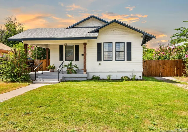 Photo 1 of Sale Pending at 924 W Rosewood, San Antonio, TX 78201 | MLS# 1879794 | Listing updated on 2026-02-09