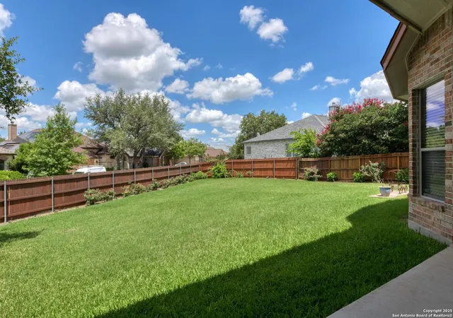Photo 2 of Sale Pending at 7 Cascade Glen, San Antonio, TX 78232 | MLS# 1879811 | Listing updated on 2025-10-27