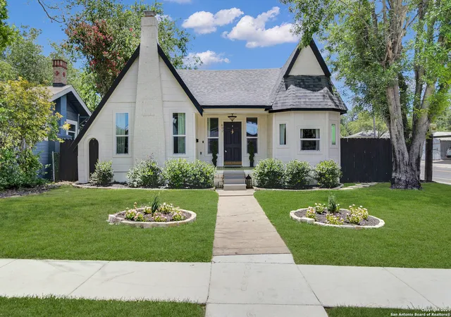 Photo 2 of Sale Pending at 902 Bailey, San Antonio, TX 78210 | MLS# 1879816 | Listing updated on 2025-12-02