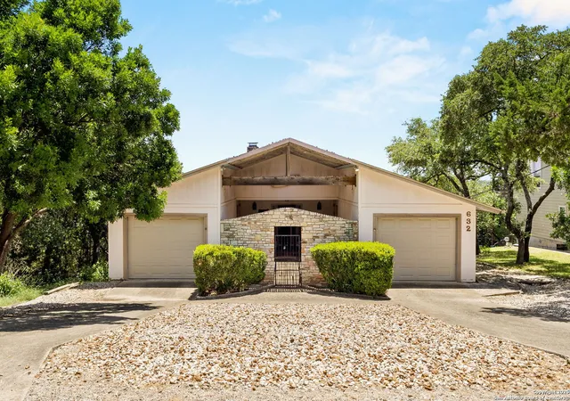 Photo 1 of Single family home for sale at 632 Lake Forrest, Canyon Lake, TX 78133 | MLS# 1879844 | Listing updated on 2025-07-10