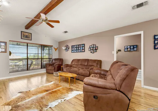 Photo 4 of Single family home for sale at 632 Lake Forrest, Canyon Lake, TX 78133 | MLS# 1879844 | Listing updated on 2025-07-10