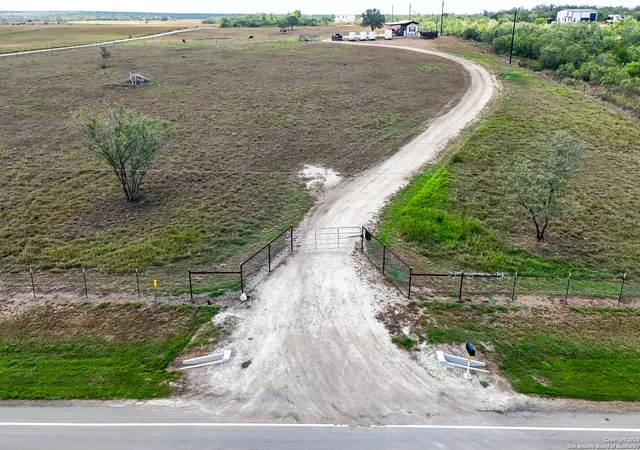 Photo 3 of House for sale at 8268 Fm 1347, Stockdale, TX 78160 | MLS# 1879849 | Listing updated on 2025-12-17