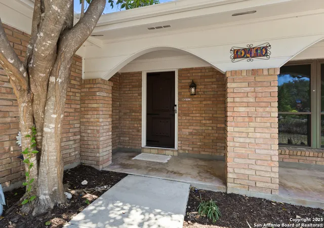 Photo 3 of Sale Pending at 10410 Sunflower Ln, San Antonio, TX 78213 | MLS# 1879893 | Listing updated on 2025-11-16