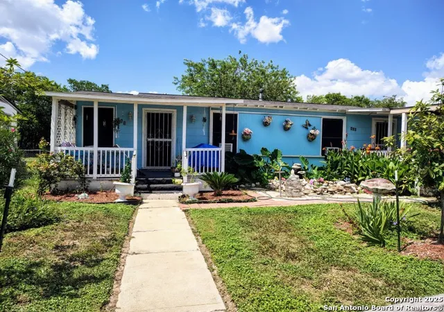 Photo 1 of Sale Pending at 859 Thompson Pl, San Antonio, TX 78226 | MLS# 1879937 | Listing updated on 2025-09-08