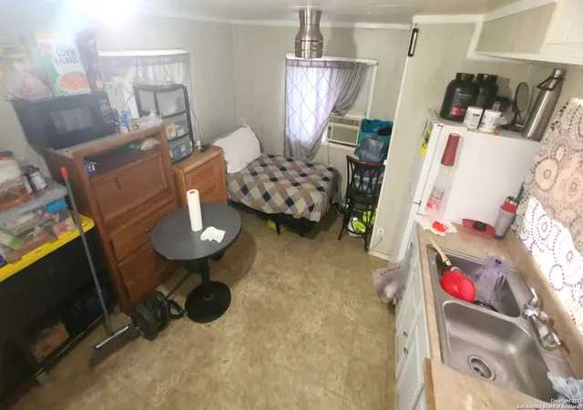 Photo 3 of Sale Pending at 859 Thompson Pl, San Antonio, TX 78226 | MLS# 1879937 | Listing updated on 2025-09-08