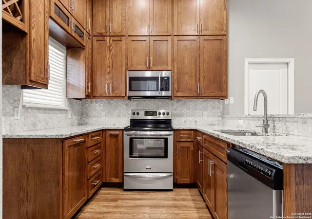 3rd image of 152 Navarro, Seguin, TX 78155
