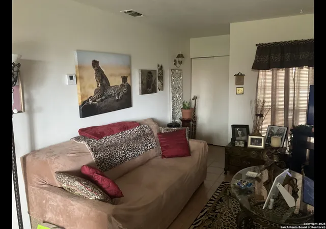 Listing Photo 5 - Condo for sale in building located at 1035 Fabulous, San Antonio, TX 78213