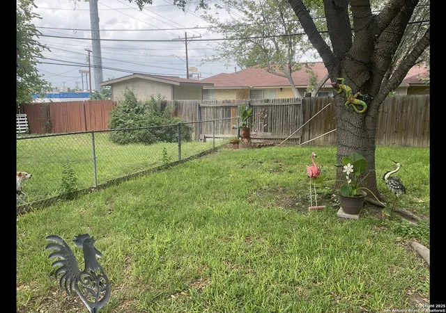 Listing Photo 4 - Condo for sale in building located at 1035 Fabulous, San Antonio, TX 78213