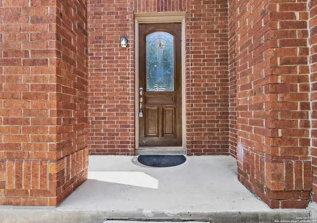 Photo 3 of Single family home for sale at 156 Springtree Bluff, Cibolo, TX 78108 | MLS# 1880012 | Listing updated on 2025-12-09