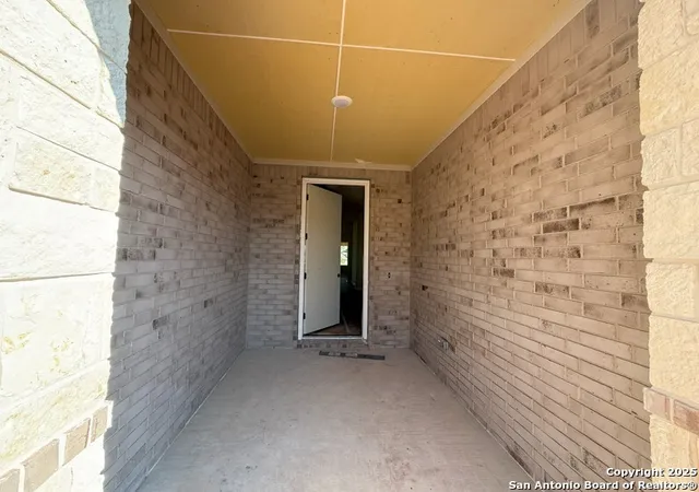 Photo 2 of Sale Pending at 117 Bigtooth Maple Ln, San Marcos, TX 78666 | MLS# 1880017 | Listing updated on 2025-09-10