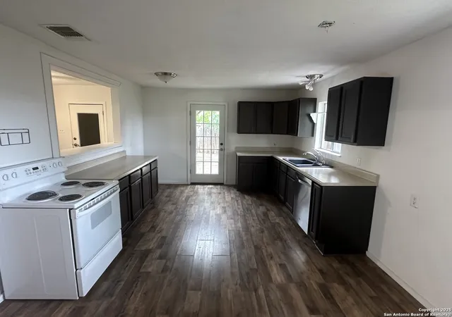Photo 4 of Single family home for sale at 15314 Oak, Lytle, TX 78052 | MLS# 1880134 | Listing updated on 2026-01-20