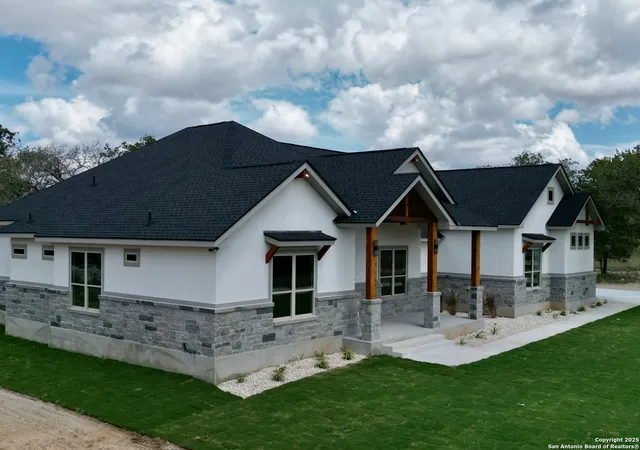 2nd image of 117 Pioneer Trl, Adkins, TX 78101 | MLS# 1880141