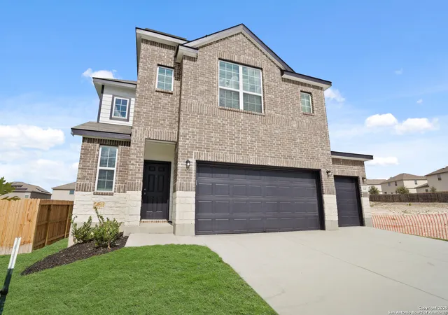 Photo 3 of Sale Pending at 141 Duck Trl, San Antonio, TX 78245 | MLS# 1880181 | Listing updated on 2026-01-13