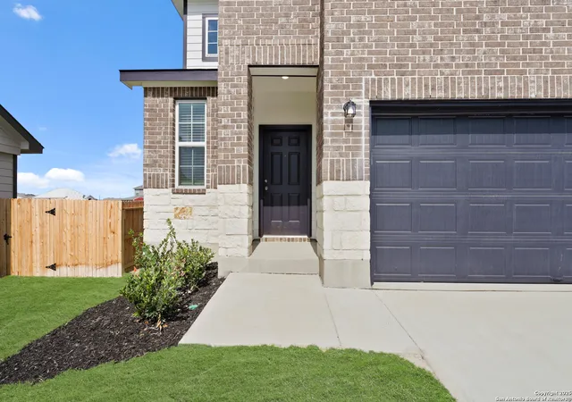 Photo 3 of Sale Pending at 141 Duck Trl, San Antonio, TX 78245 | MLS# 1880181 | Listing updated on 2026-01-13