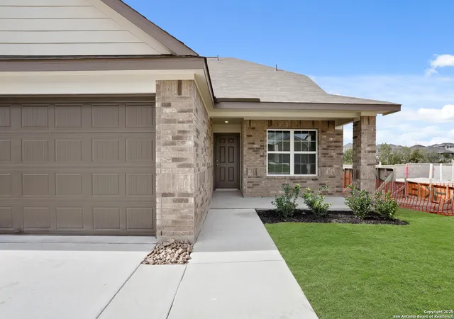 Photo 3 of Sale Pending at 198 Hunters Camp, San Antonio, TX 78231 | MLS# 1880185 | Listing updated on 2025-12-23