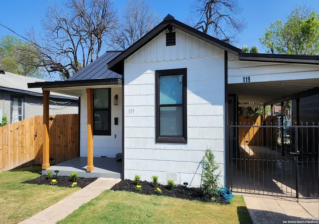Photo 2 of Sale Pending at 119 Carroll, San Antonio, TX 78225 | MLS# 1880348 | Listing updated on 2026-01-20