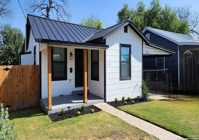 Photo 3 of Sale Pending at 119 Carroll, San Antonio, TX 78225 | MLS# 1880348 | Listing updated on 2026-01-20