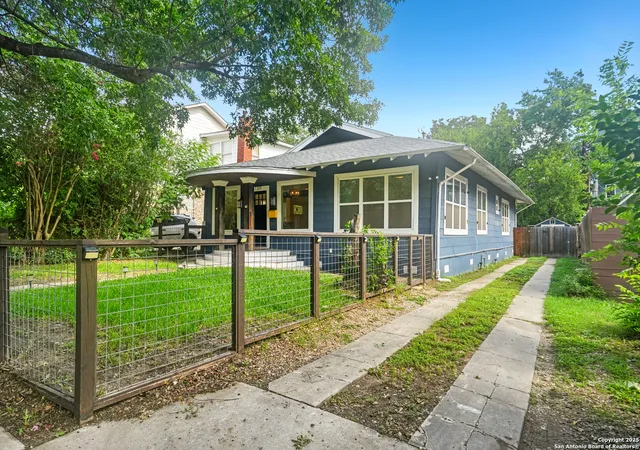 Photo 2 of Sale Pending at 1139 W Russell Pl, San Antonio, TX 78201 | MLS# 1880416 | Listing updated on 2025-10-17