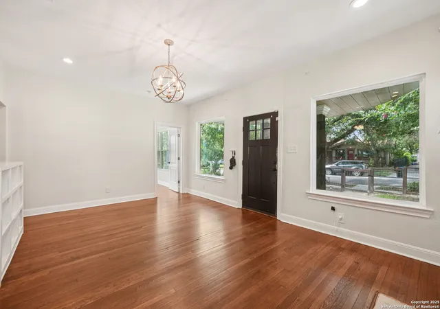 Photo 3 of Sale Pending at 1139 W Russell Pl, San Antonio, TX 78201 | MLS# 1880416 | Listing updated on 2025-10-17