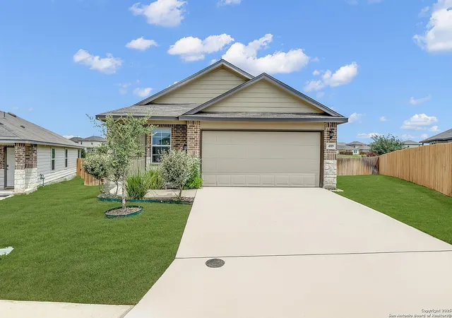 Photo 1 of Sale Pending at 489 Middle Green, Floresville, TX 78114 | MLS# 1880576 | Listing updated on 2025-10-11