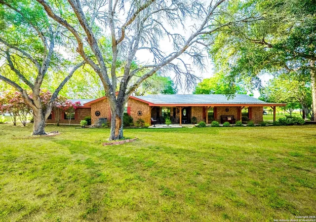 2nd image of 4812 A And B Fm 775, La Vernia, TX 78121 | MLS# 1880588