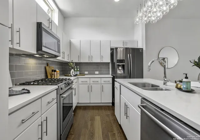 Photo 3 of Single family home for sale at 811 E Elmira Unit 2 #2, San Antonio, TX 78212 | MLS# 1880594 | Listing updated on 2025-09-23