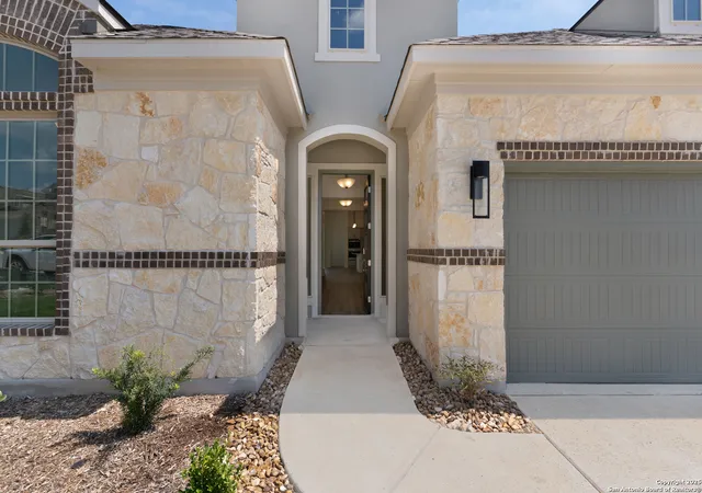 Photo 3 of Sale Pending at 231 Cinnamon Crk, Boerne, TX 78006 | MLS# 1880692 | Listing updated on 2026-02-03