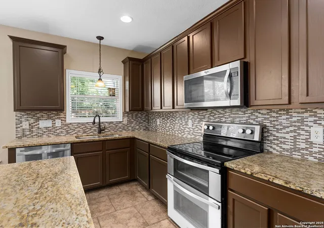 Photo 3 of Sale Pending at 103 Surrey Dr, Boerne, TX 78006 | MLS# 1880719 | Listing updated on 2026-03-23