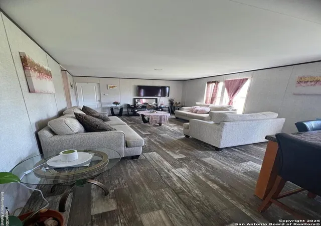Photo 3 of Manufactured home for sale at 105 Viridian View, Pleasanton, TX 78064 | MLS# 1880734 | Listing updated on 2025-10-18