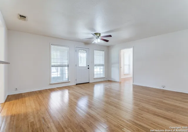 Photo 2 of Single family home for sale at 1488 Canyon Edge, Canyon Lake, TX 78133 | MLS# 1880749 | Listing updated on 2025-09-13