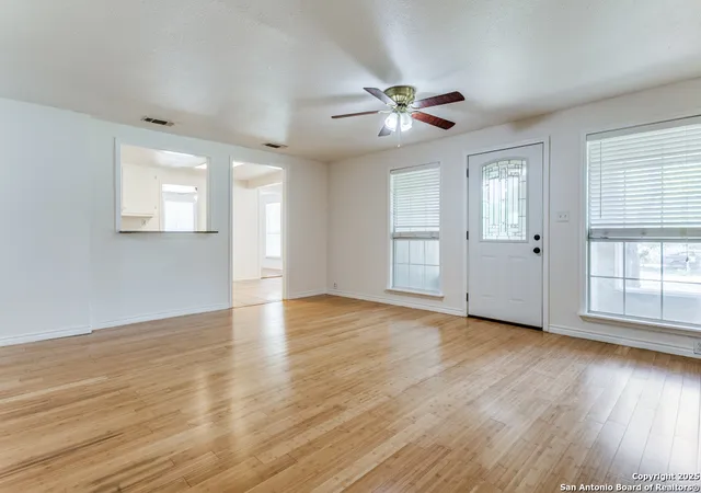 Photo 4 of Single family home for sale at 1488 Canyon Edge, Canyon Lake, TX 78133 | MLS# 1880749 | Listing updated on 2025-09-13