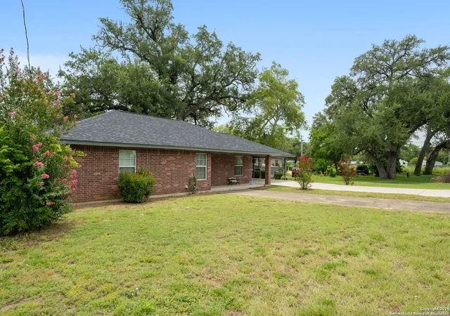 Photo 2 of Single family home for sale at 908 N Mansfield, Pleasanton, TX 78064 | MLS# 1881001 | Listing updated on 2025-08-15