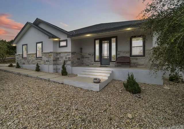 Photo 1 of Single family home for sale at 115 Sendera Way, Canyon Lake, TX 78133 | MLS# 1881020 | Listing updated on 2025-10-10