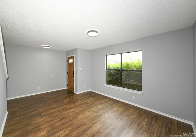 Photo 3 of Sale Pending at 7915 Bowens Crossing, San Antonio, TX 78250 | MLS# 1881106 | Listing updated on 2025-10-20